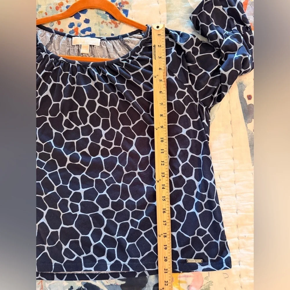 MICHAEL KORS M Navy Pale Blue Giraffe Print 3/4 Sleeve Top